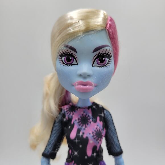 Monster High Doll Abbey Bominable 10.5" Tall Purple Coffin Bean Accessories - Picture 4 of 12